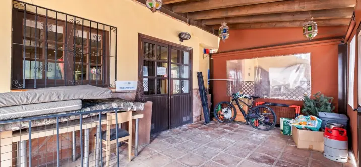 Venta de local comercial en Calahonda 3