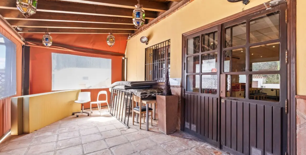 Sale of commercial premises in Calahonda 5