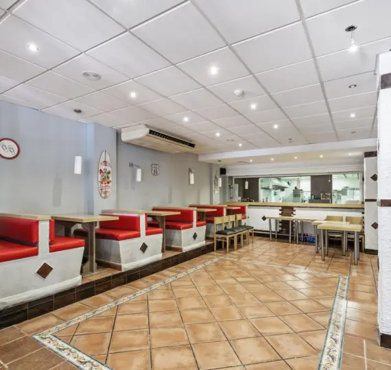 Venta de local comercial en Calahonda