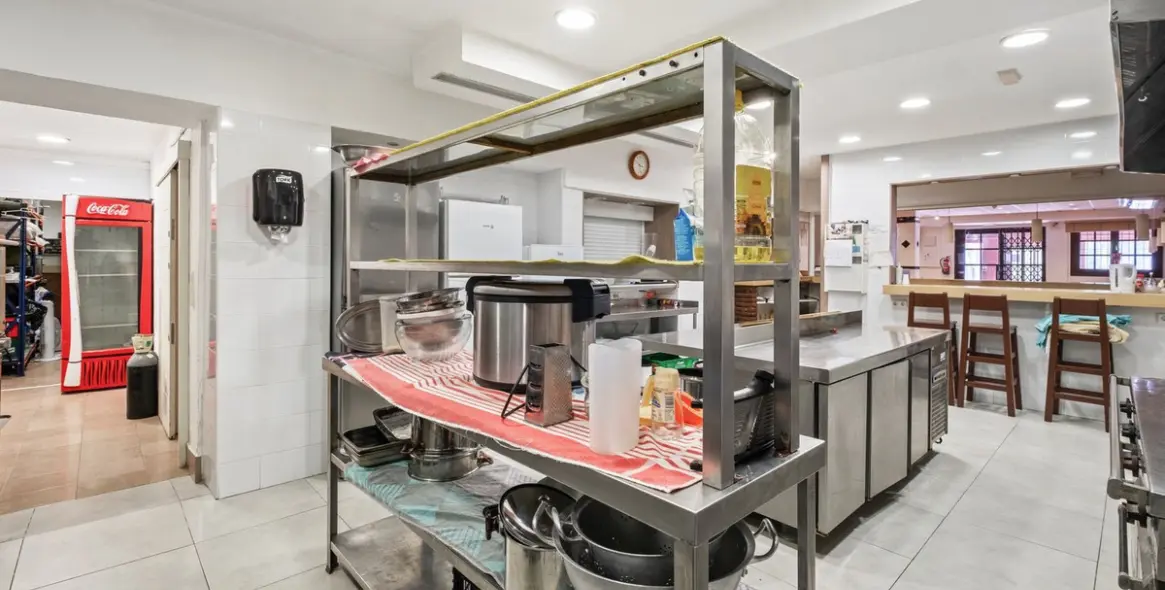 Sale of commercial premises in Calahonda 12