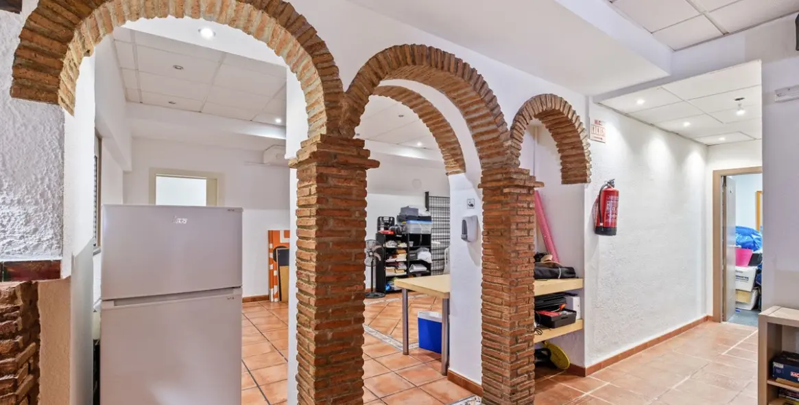 Sale of commercial premises in Calahonda 13