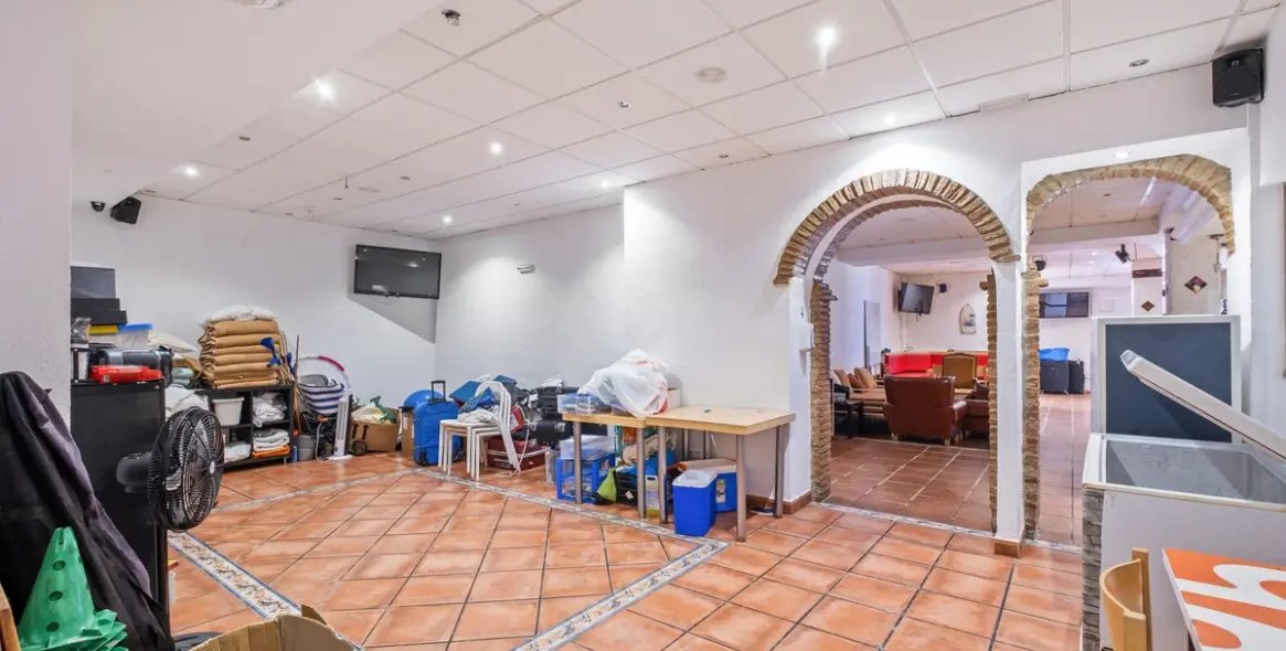 Sale of commercial premises in Calahonda 14