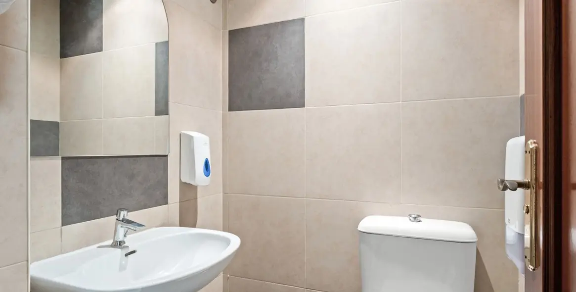 Продажа коммерческого помещения в Calahonda 21