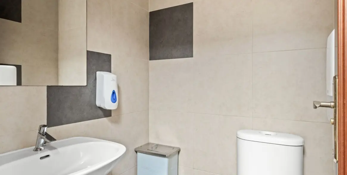 Продажа коммерческого помещения в Calahonda 22