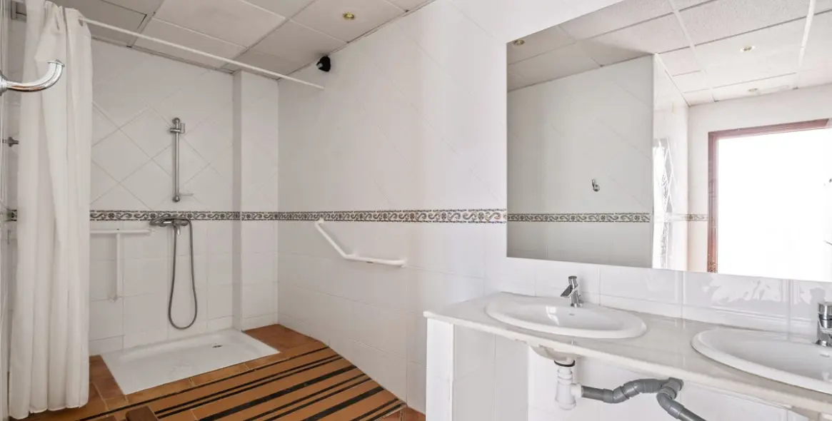 Продажа коммерческого помещения в Calahonda 24