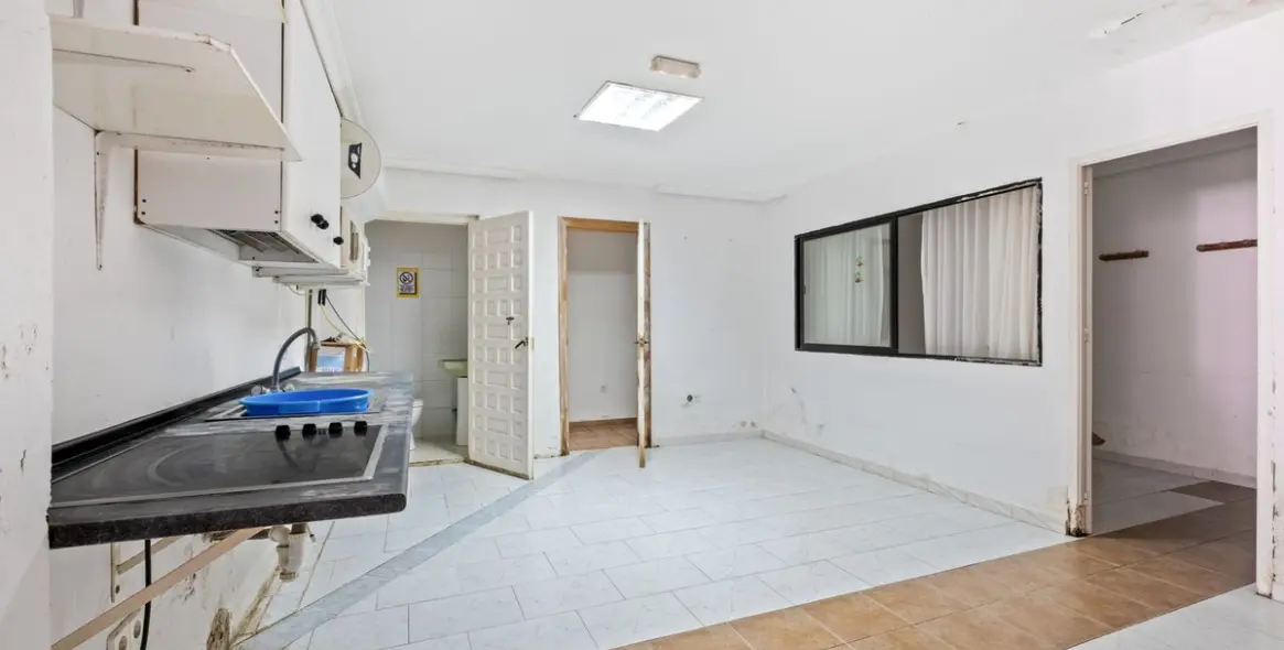 Продажа коммерческого помещения в Calahonda 28