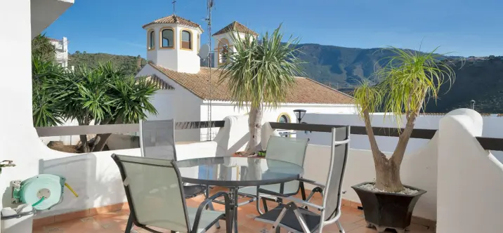 Sale of ground floor apartment in Benahavís 1