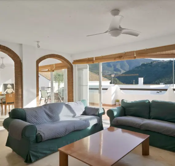 Sale of ground floor apartment in Benahavís