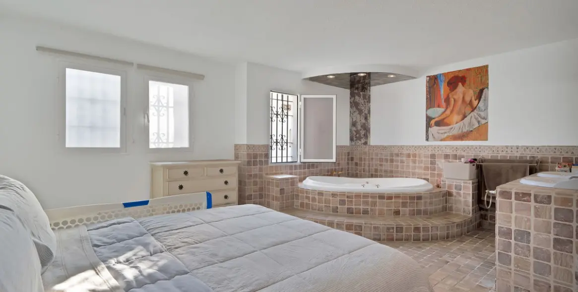 Sale of ground floor apartment in Benahavís 4