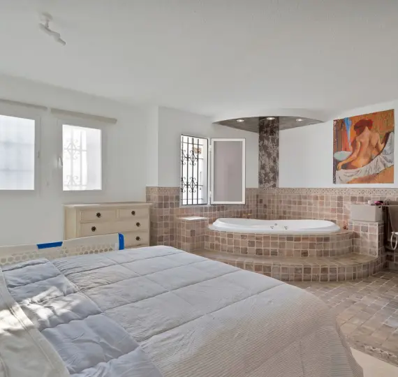 Sale of ground floor apartment in Benahavís