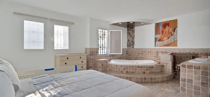 Sale of ground floor apartment in Benahavís 3