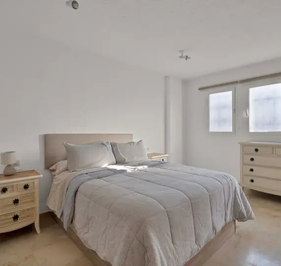 Sale of ground floor apartment in Benahavís