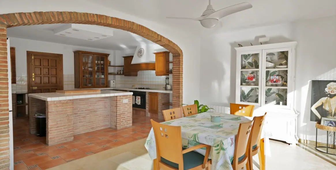 Sale of ground floor apartment in Benahavís 9