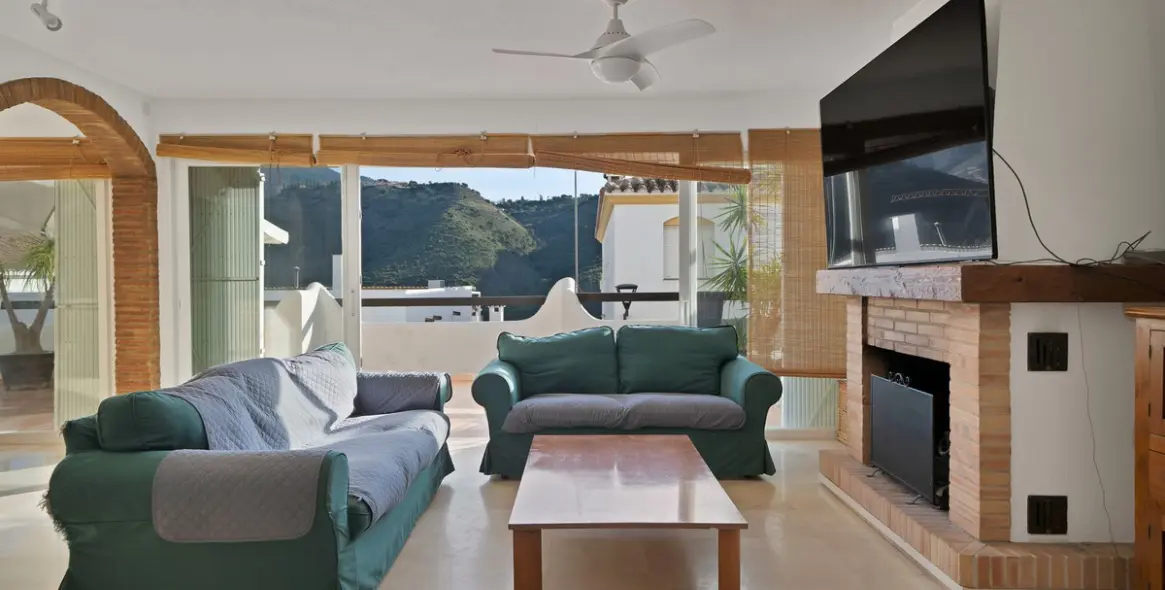 Sale of ground floor apartment in Benahavís 10