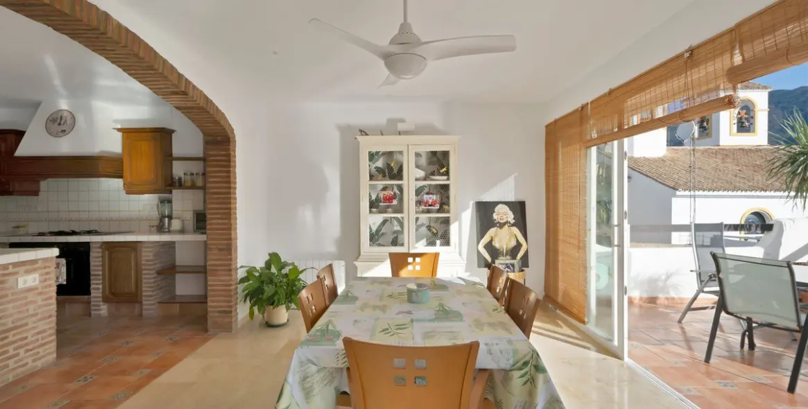 Sale of ground floor apartment in Benahavís 13