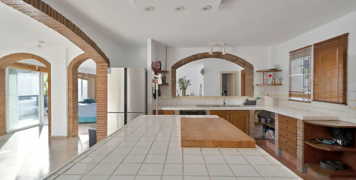 Sale of ground floor apartment in Benahavís 15