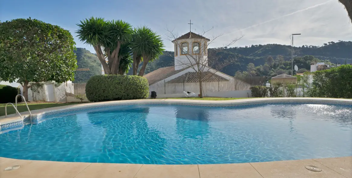 Sale of ground floor apartment in Benahavís 17