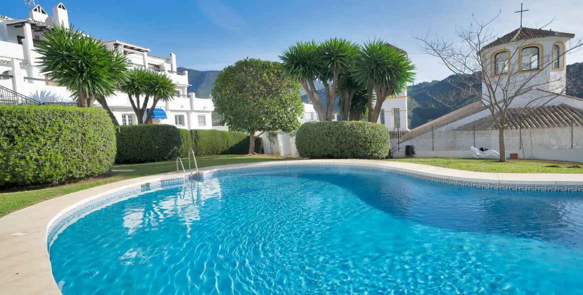 Sale of ground floor apartment in Benahavís 18