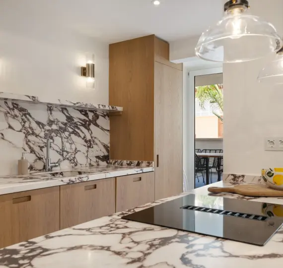 Sale of middle floor apartment in Nueva Andalucía