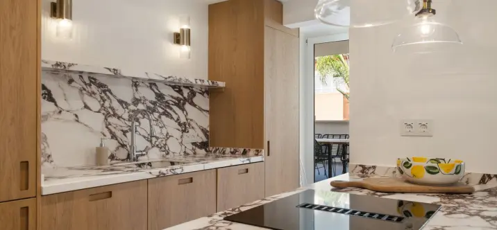 Sale of middle floor apartment in Nueva Andalucía 0