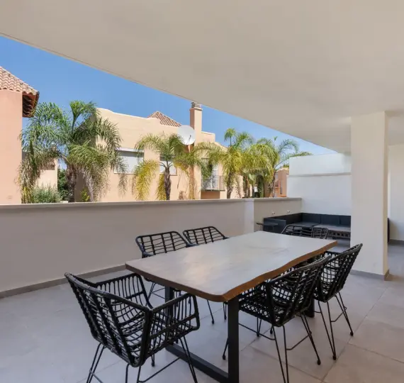 Sale of middle floor apartment in Nueva Andalucía