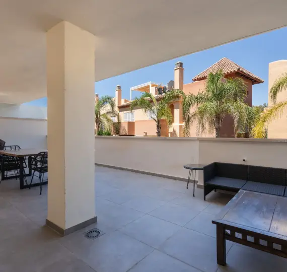 Sale of middle floor apartment in Nueva Andalucía