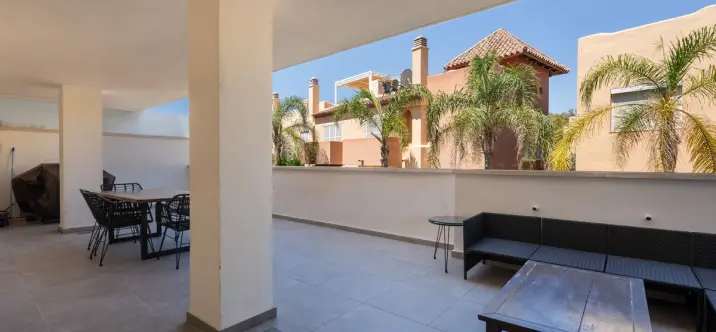 Sale of middle floor apartment in Nueva Andalucía 3
