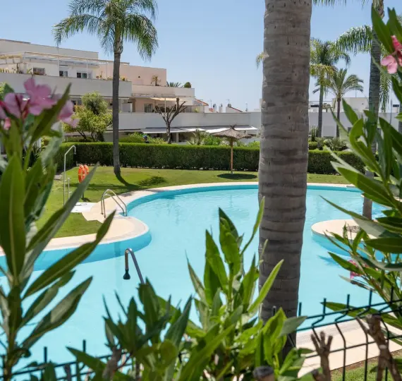 Sale of middle floor apartment in Nueva Andalucía