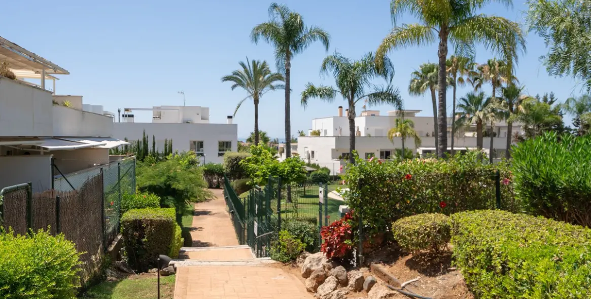 Продажа апартаментов на среднем этаже в Nueva Andalucía 19