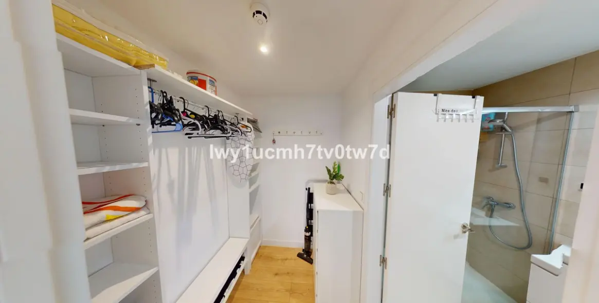 Sale of middle floor apartment in Martiricos 19