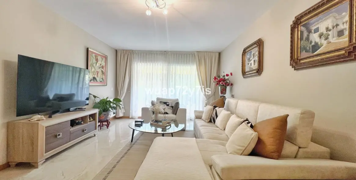 Venta de apartamento en planta baja en Guadalmina Alta 5