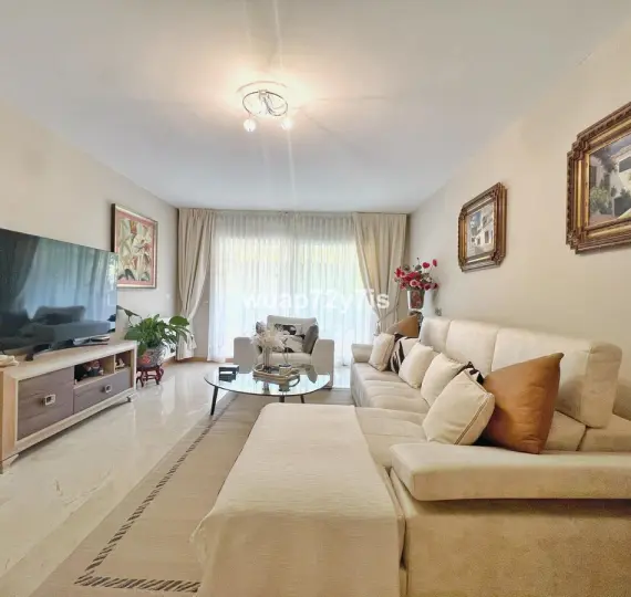 Venta de apartamento en planta baja en Guadalmina Alta