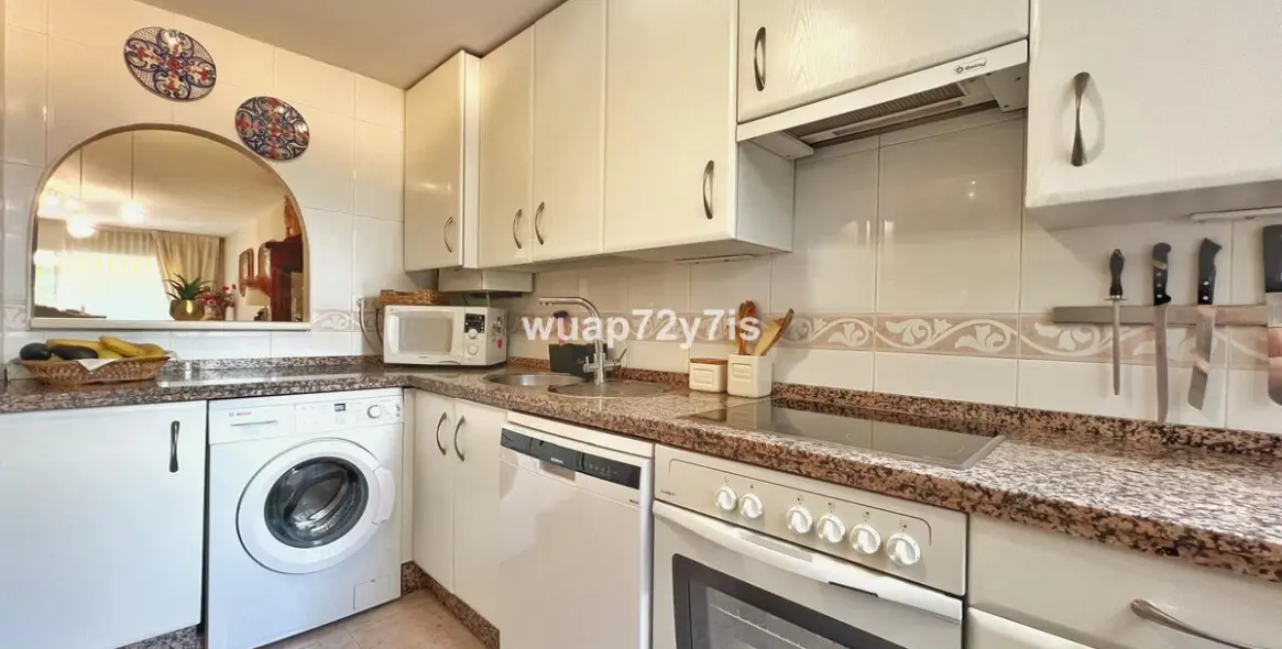 Venta de apartamento en planta baja en Guadalmina Alta 6