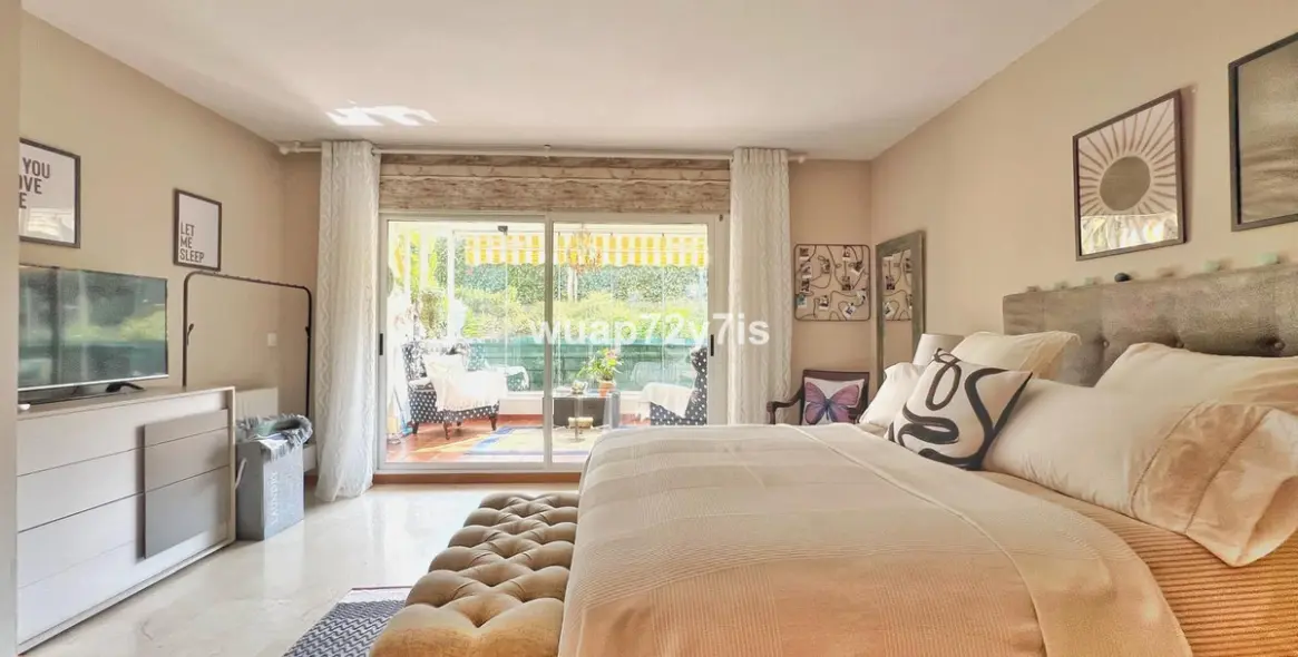 Venta de apartamento en planta baja en Guadalmina Alta 16