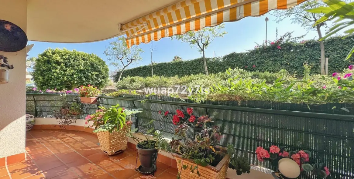 Venta de apartamento en planta baja en Guadalmina Alta 17