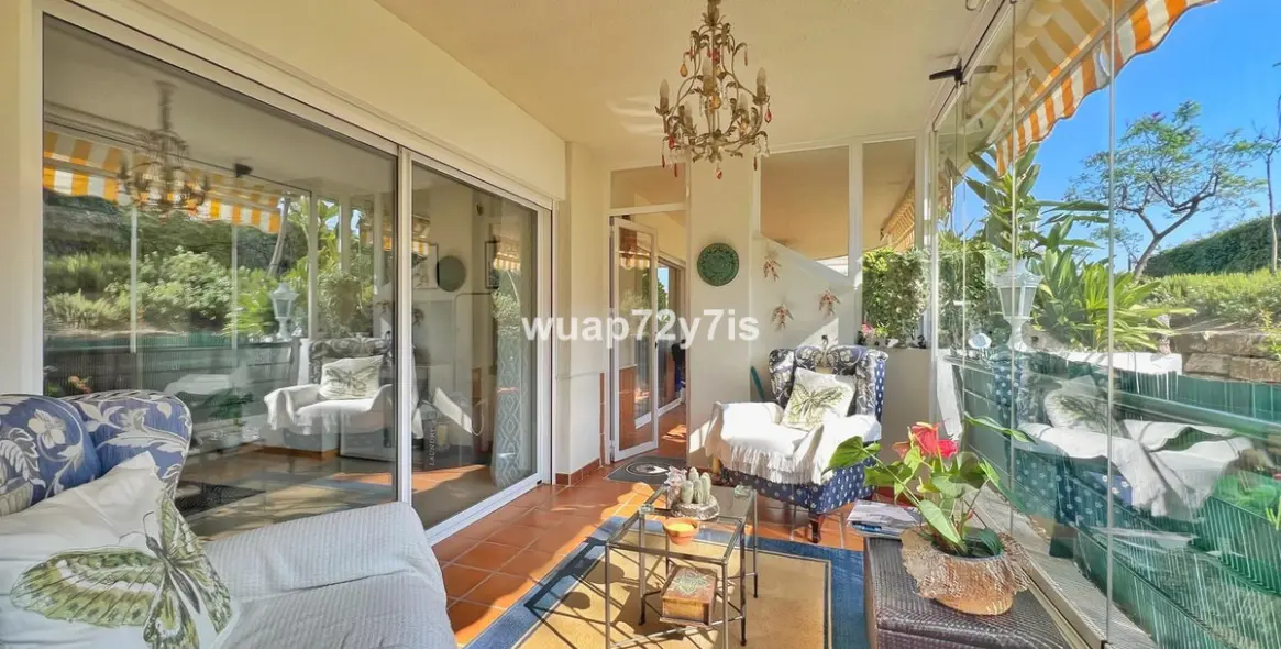 Venta de apartamento en planta baja en Guadalmina Alta 19