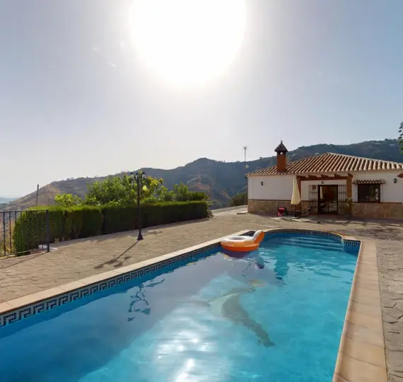 Sale of detached villa in Arenas