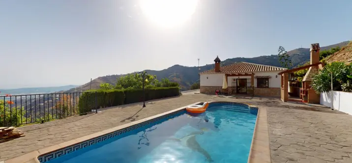 Sale of detached villa in Arenas 0