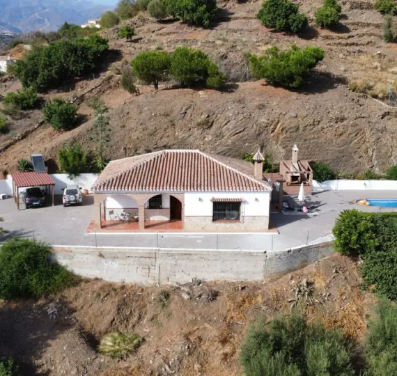 Sale of detached villa in Arenas