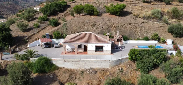 Sale of detached villa in Arenas 1
