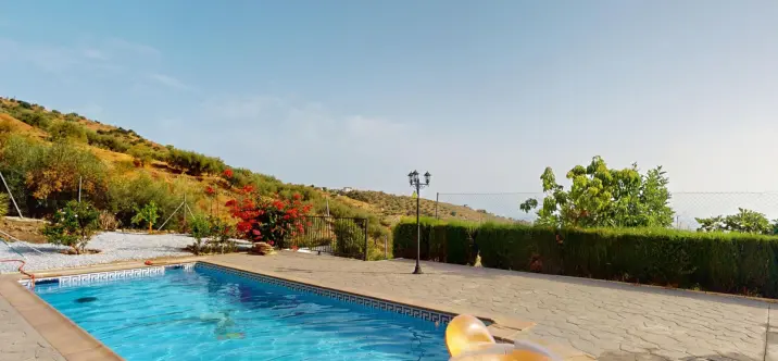 Sale of detached villa in Arenas 2