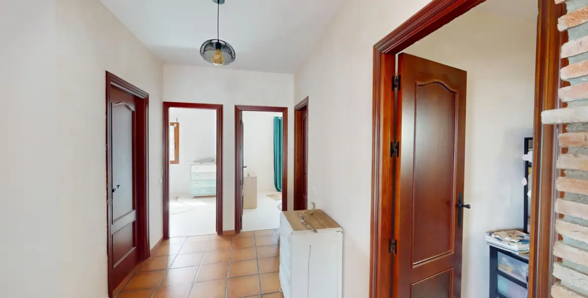 Sale of detached villa in Arenas 5