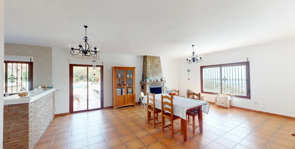 Sale of detached villa in Arenas 13