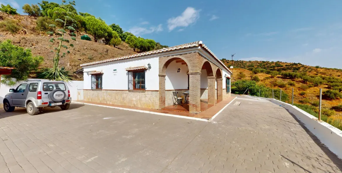 Sale of detached villa in Arenas 20