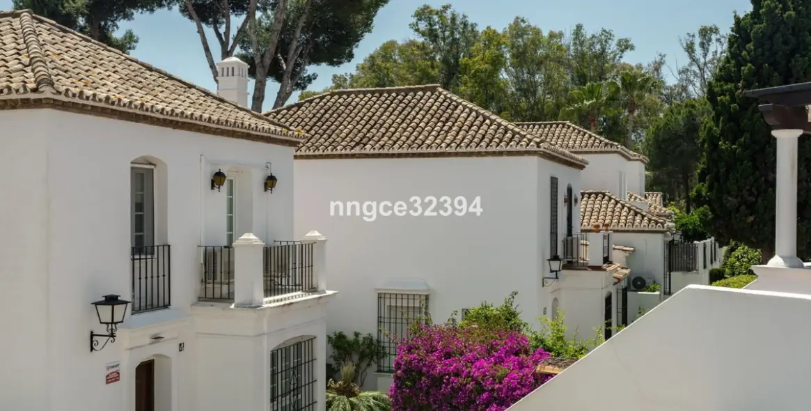 Продажа пентхауса в New Golden Mile 16