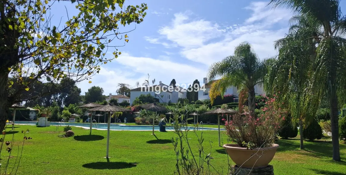 Продажа пентхауса в New Golden Mile 27