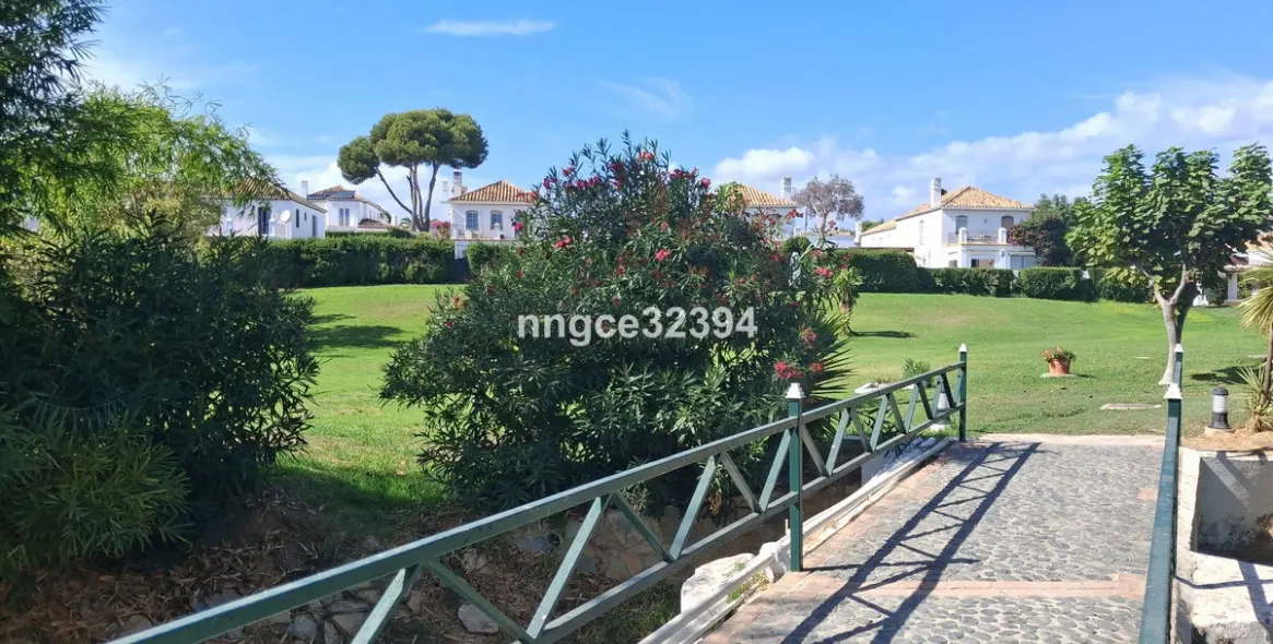 Продажа пентхауса в New Golden Mile 28