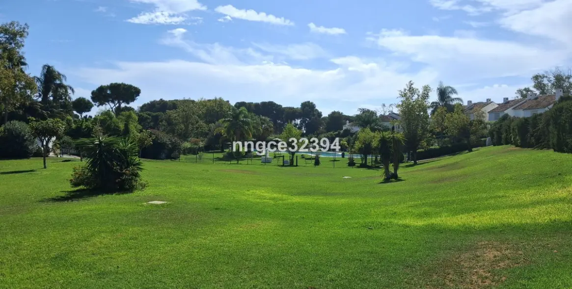 Продажа пентхауса в New Golden Mile 35