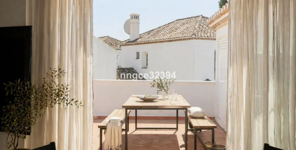 Sale of penthouse in New Golden Mile 31