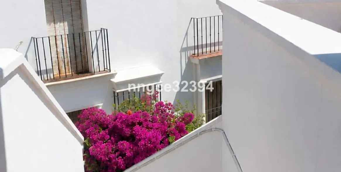 Sale of penthouse in New Golden Mile 37